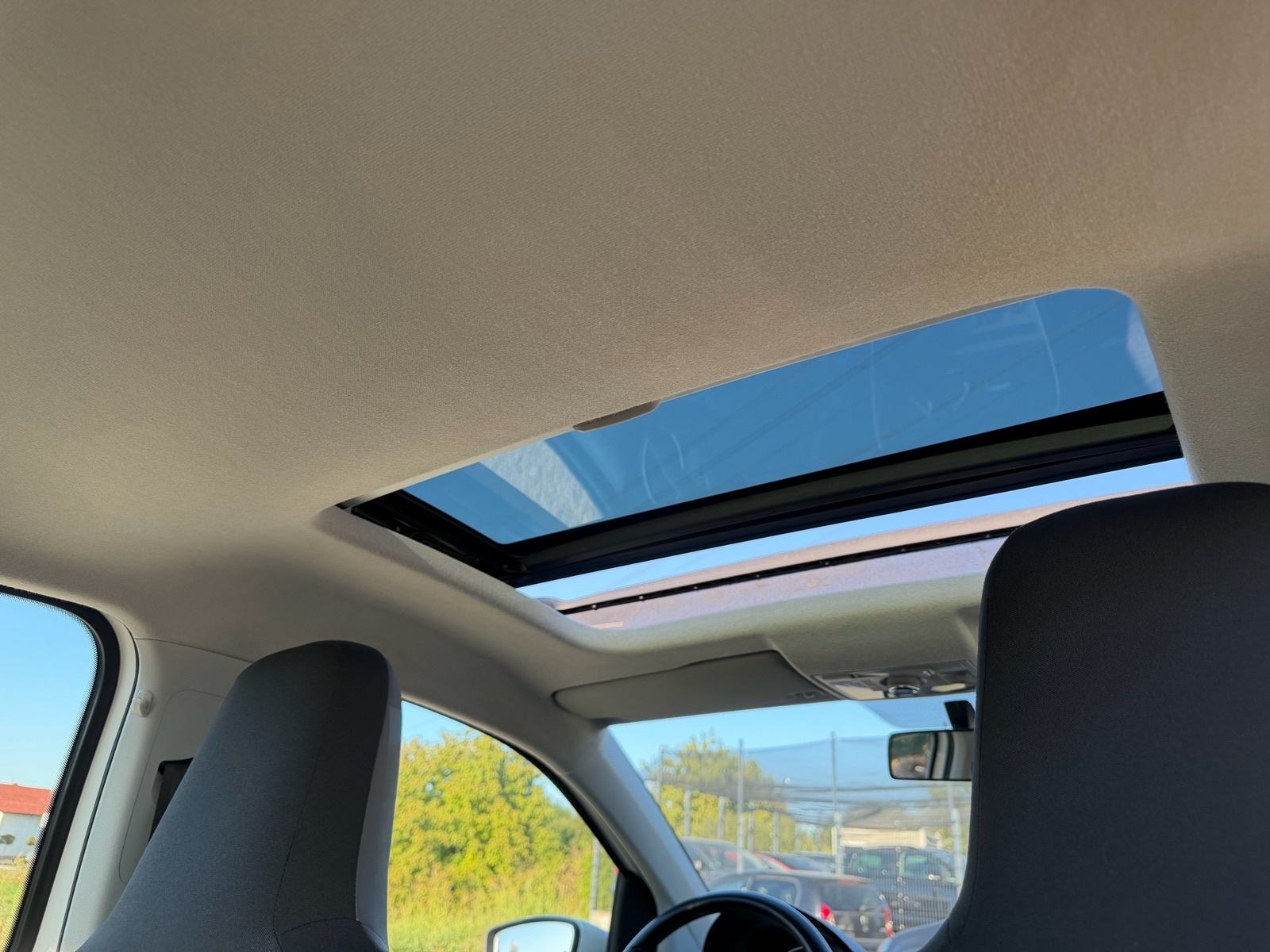 VW Up! 1,0 up! #TOP STANJE #SERVISNA #PANORAMA, fotografija 16