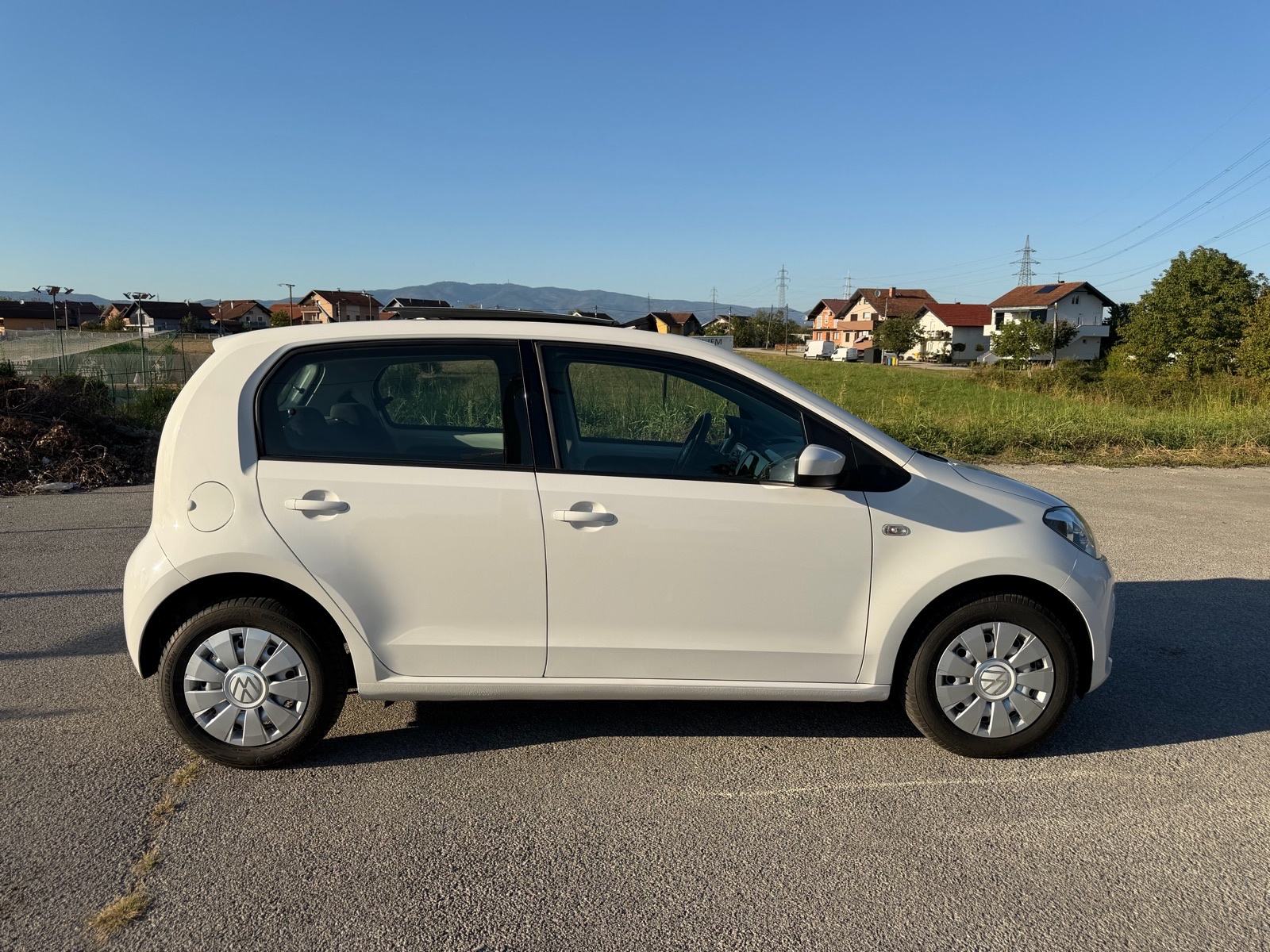 VW Up! 1,0 up! #TOP STANJE #SERVISNA #PANORAMA, fotografija 7