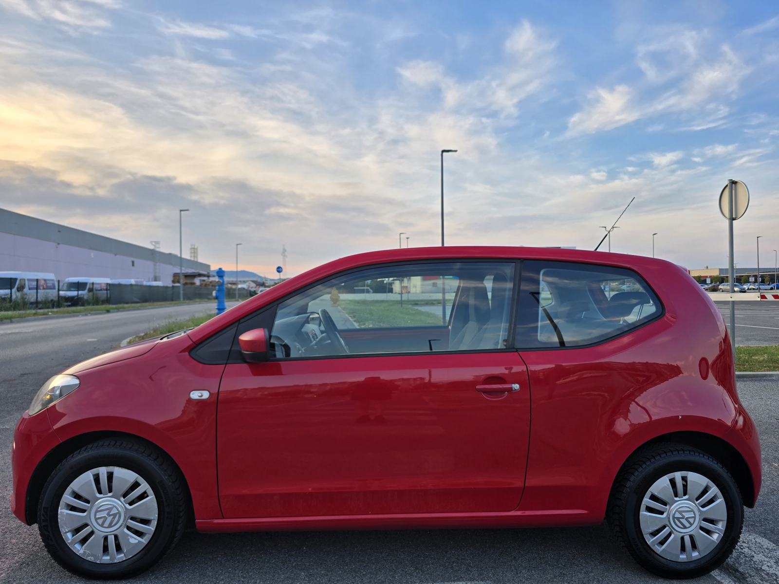VW UP 1.0i * 98 000 KM * KLIMA * ODLIČNO STANJE * 4300€ *, fotografija 2
