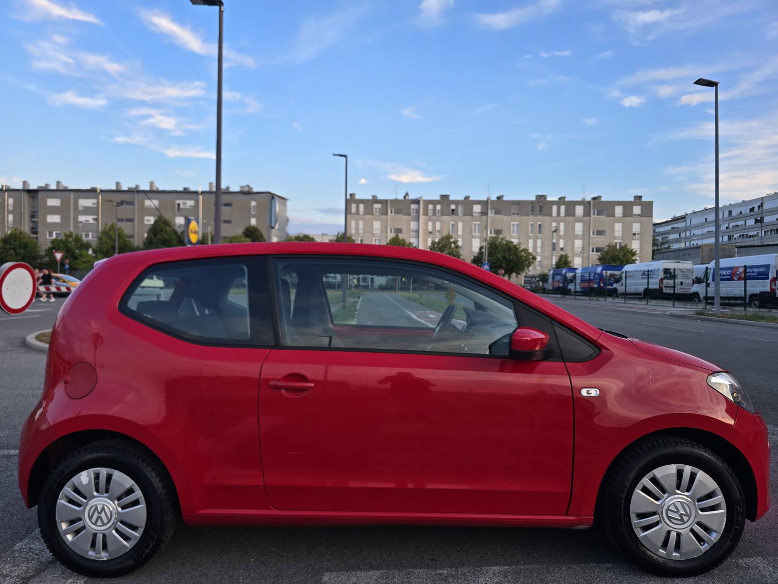 VW UP 1.0i * 98 000 KM * KLIMA * ODLIČNO STANJE * 4300€ *, fotografija 6