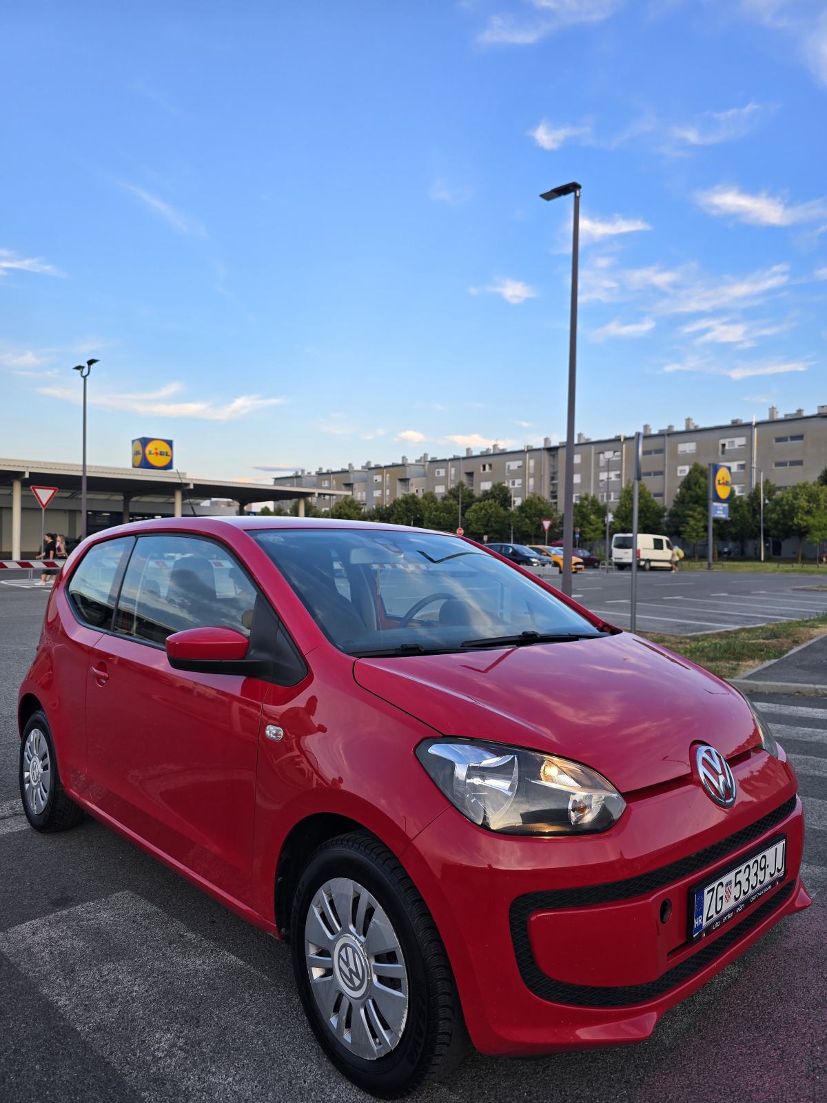 VW UP 1.0i * 98 000 KM * KLIMA * ODLIČNO STANJE * 4300€ *, fotografija 7