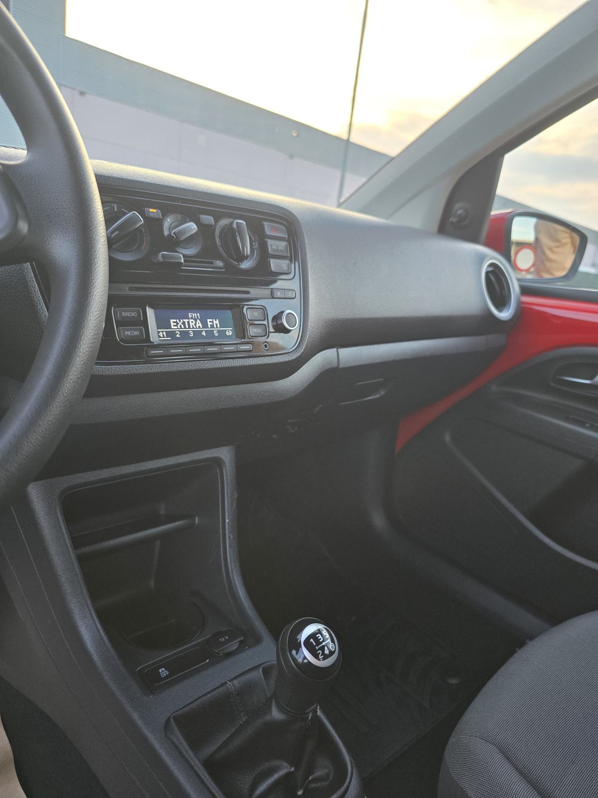 VW UP 1.0i * 98 000 KM * KLIMA * ODLIČNO STANJE * 4300€ *, fotografija 17