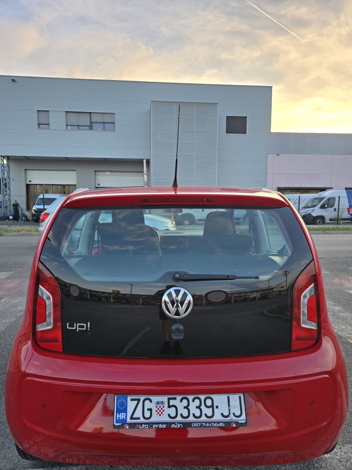 VW UP 1.0i * 98 000 KM * KLIMA * ODLIČNO STANJE * 4300€ *, fotografija 4