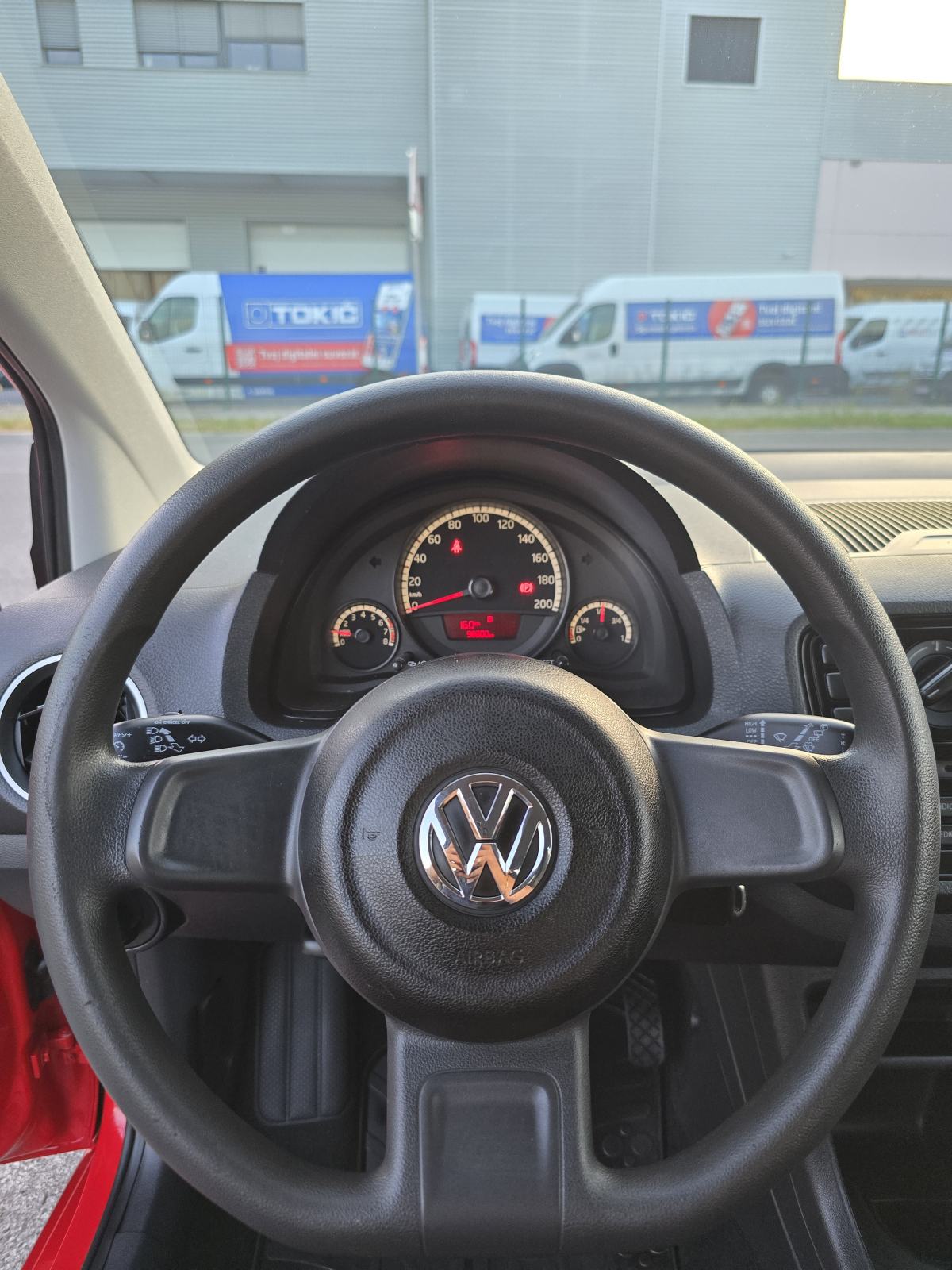 VW UP 1.0i * 98 000 KM * KLIMA * ODLIČNO STANJE * 4300€ *, fotografija 11