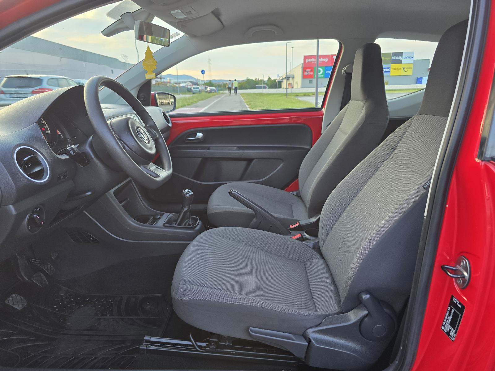 VW UP 1.0i * 98 000 KM * KLIMA * ODLIČNO STANJE * 4300€ *, fotografija 14