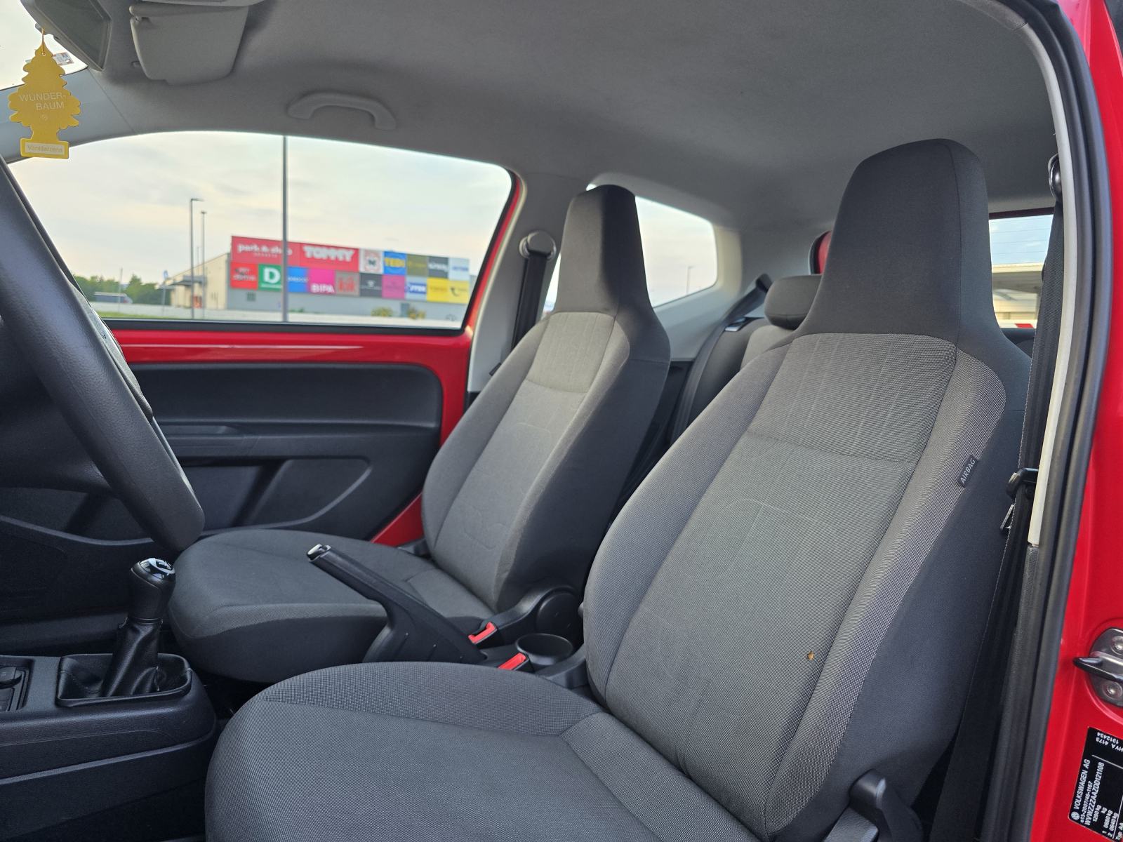 VW UP 1.0i * 98 000 KM * KLIMA * ODLIČNO STANJE * 4300€ *, fotografija 15