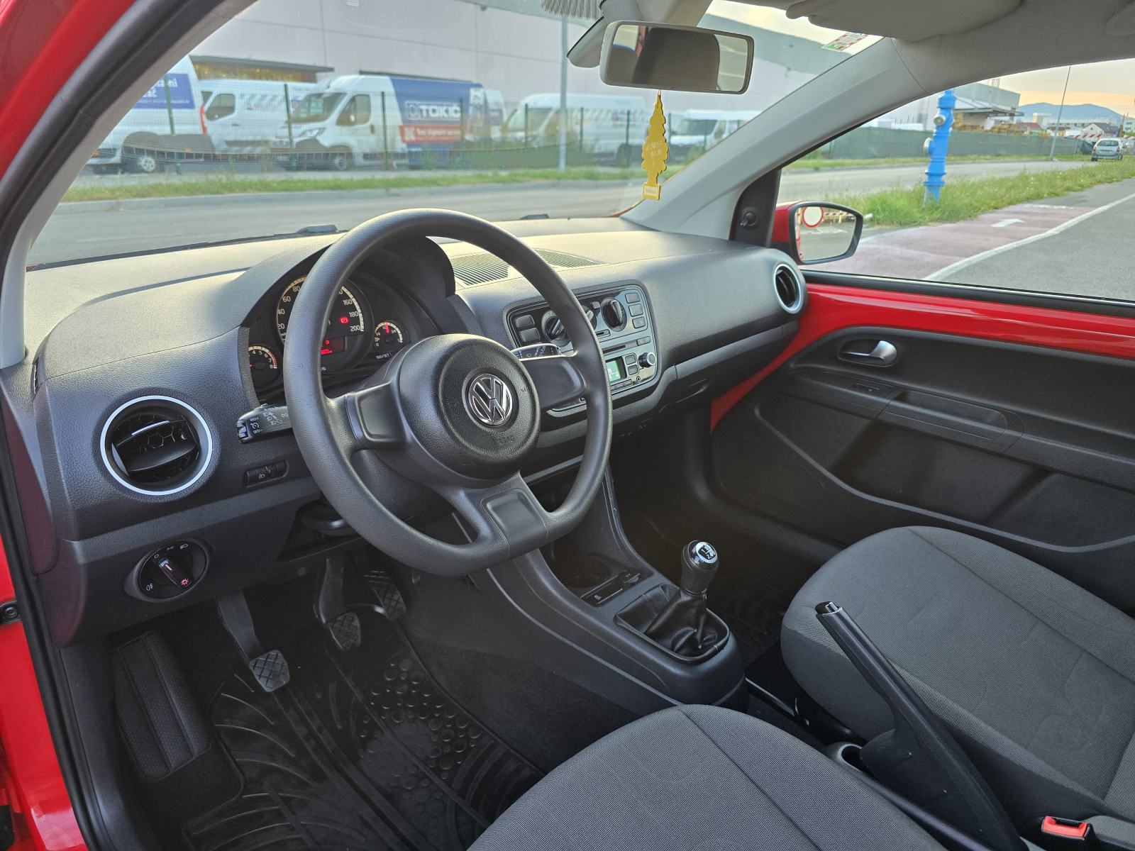 VW UP 1.0i * 98 000 KM * KLIMA * ODLIČNO STANJE * 4300€ *, fotografija 10