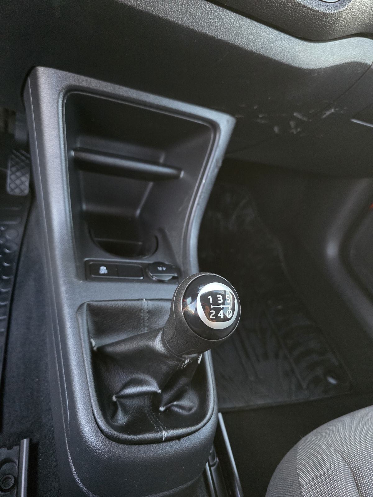 VW UP 1.0i * 98 000 KM * KLIMA * ODLIČNO STANJE * 4300€ *, fotografija 18