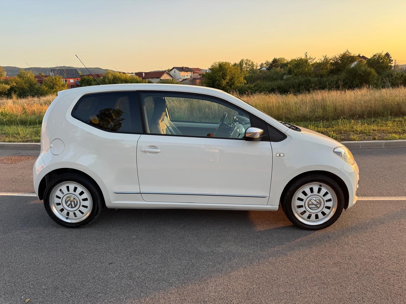 VW Up! WHITE, 103 tkm, SERVISNA POVIJEST, fotografija 8