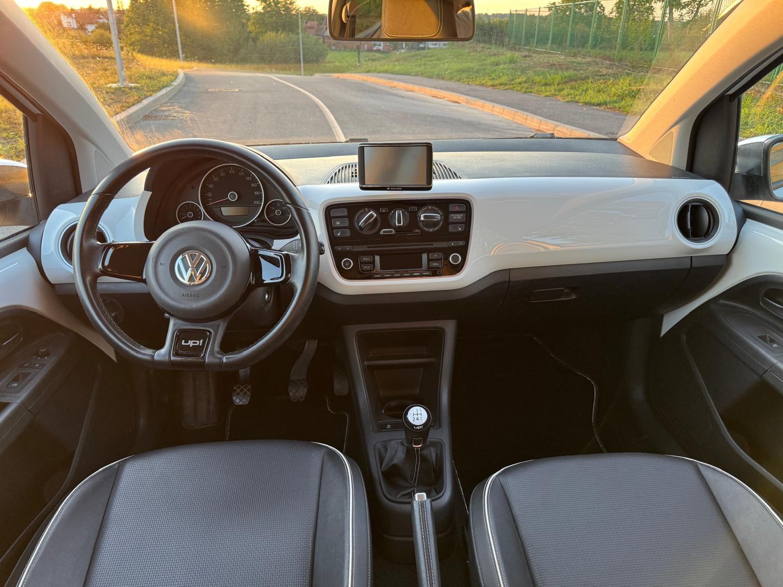 VW Up! WHITE, 103 tkm, SERVISNA POVIJEST, fotografija 16