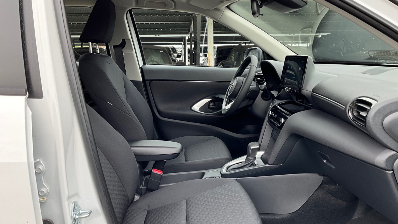 Yaris Cross 1.5 HEV COOL * VOZILO U DOLASKU * ISPORUKA KRAJEM GODINE, fotografija 6