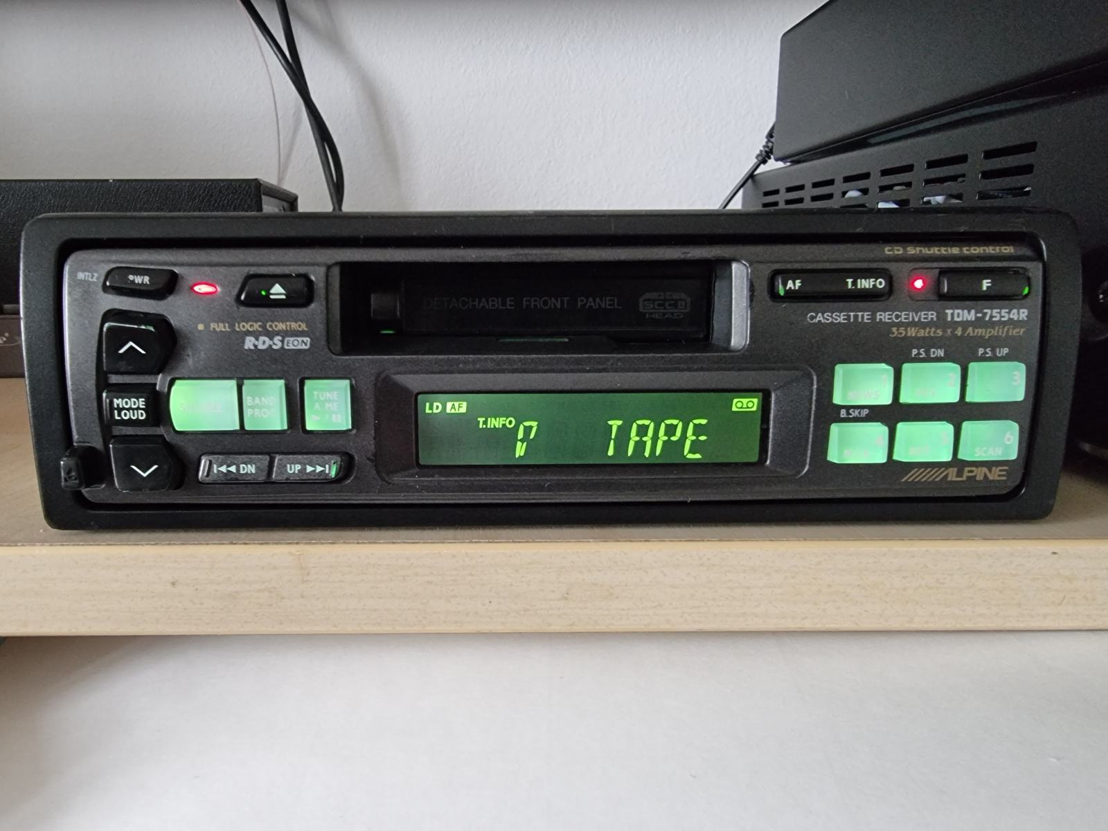 Radio kazetofon ALPINE TDM-7554R, SOFT TOUCH ELECTRONIC CASSETTE DECK.