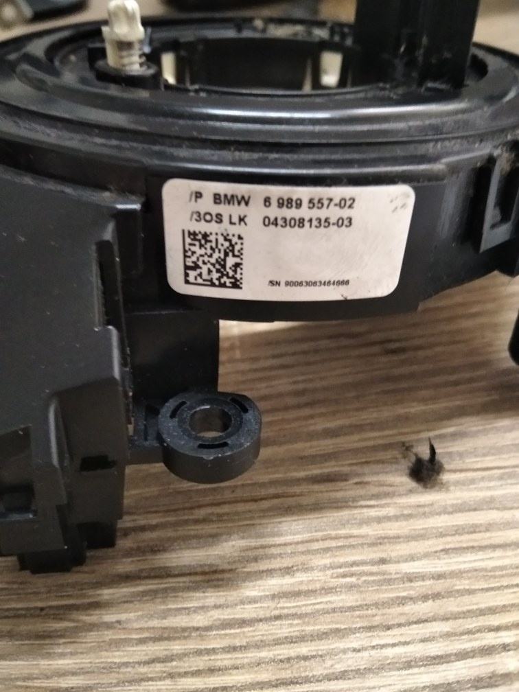 BMW 3 E90 6989557 02 senzor kuta volana