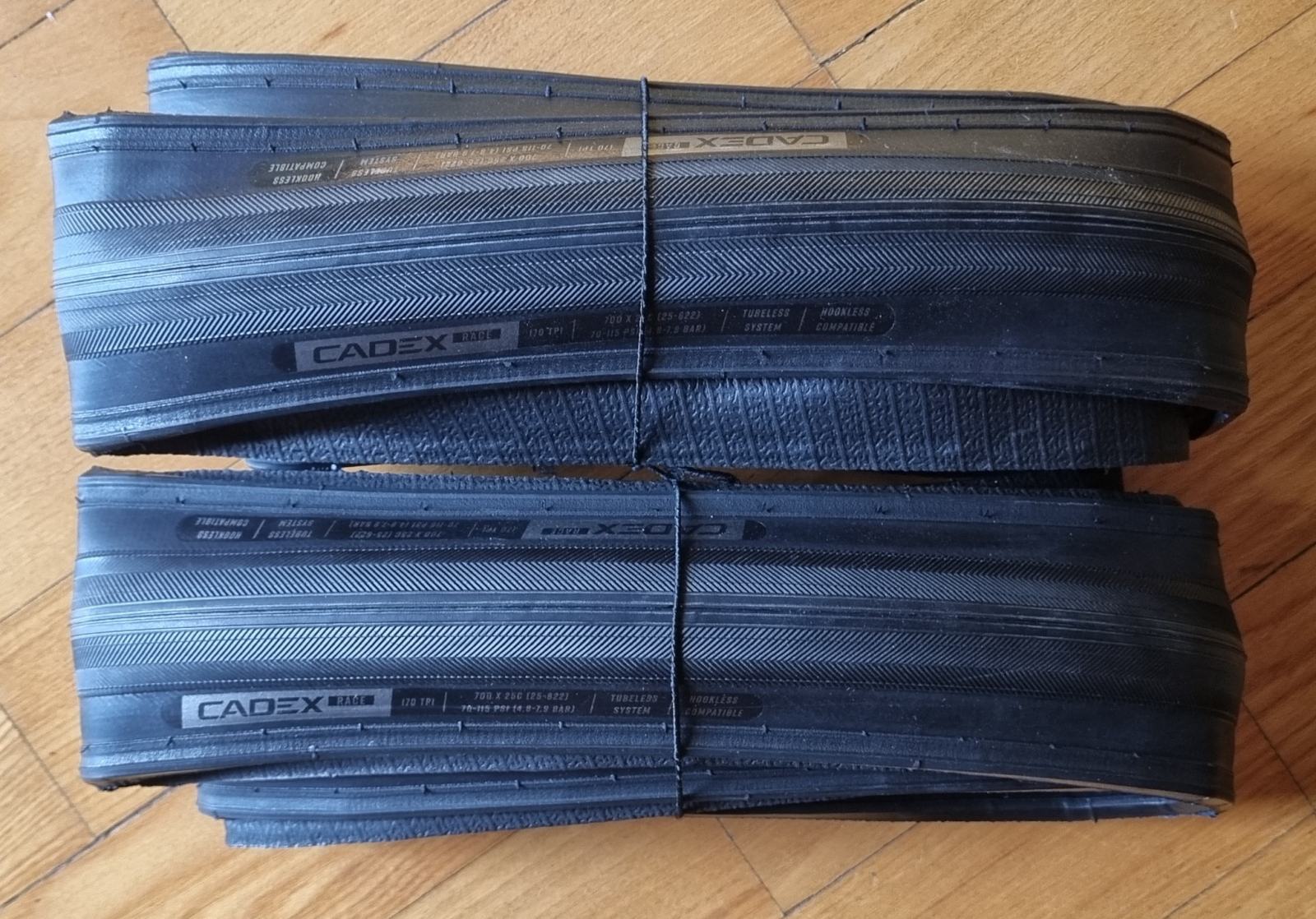 Pneu Vélo CADEX Aero Race Tubeless 700x25C - Compatible Crochet Hookless - NEUF