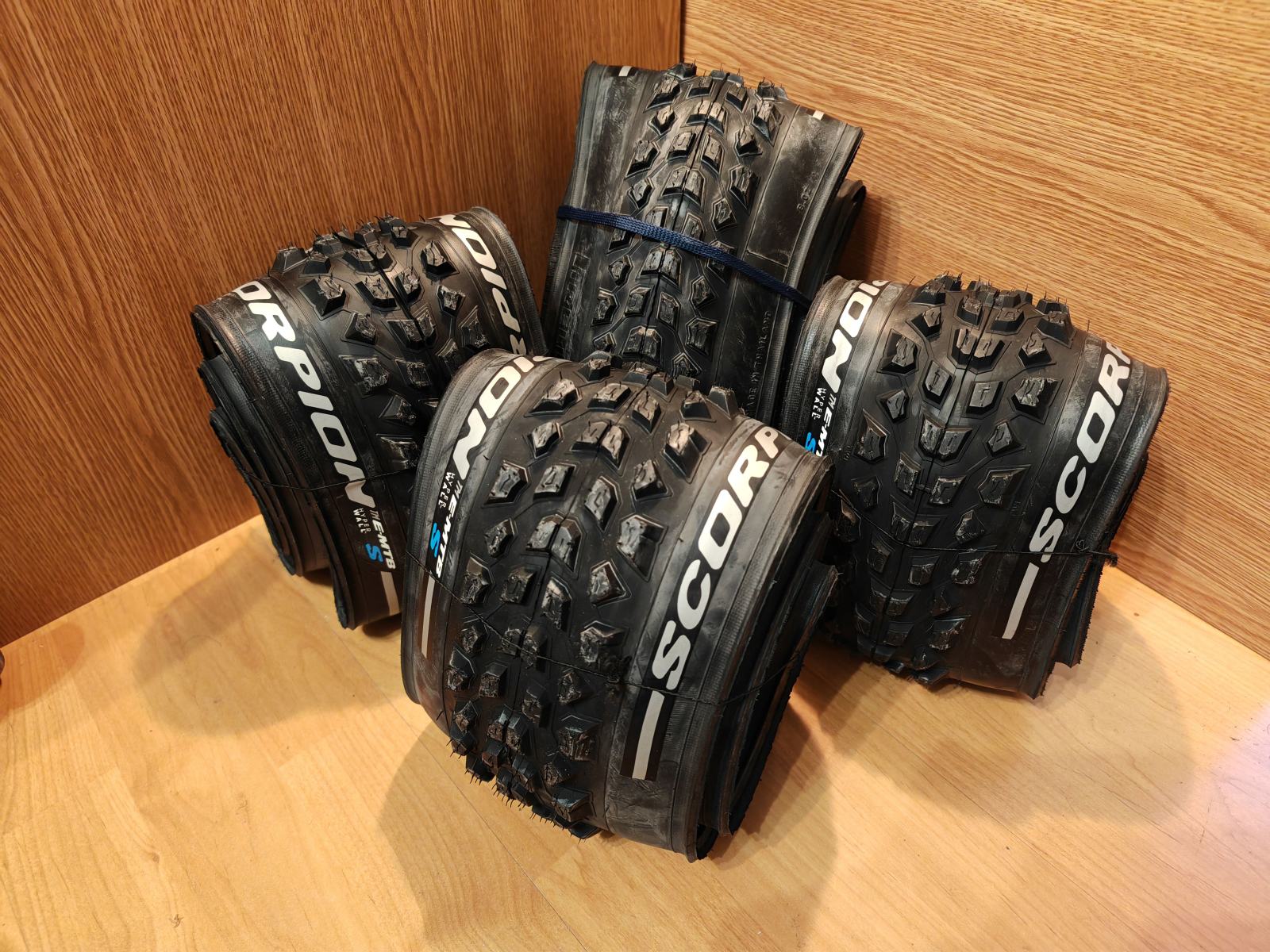 Pirelli Scorpion E-MTB S HyperWall Reifen – 27,5 X 2,6 Zoll, Schwarz, Für E-Mountainbikes