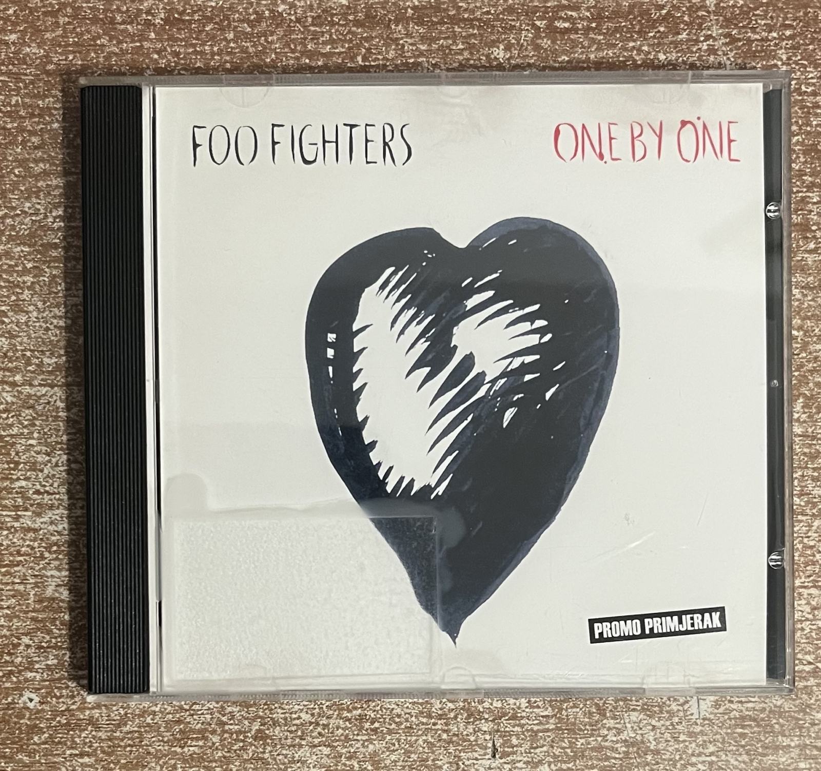 CD. FOO FIGHTERS - ONE BY ONE