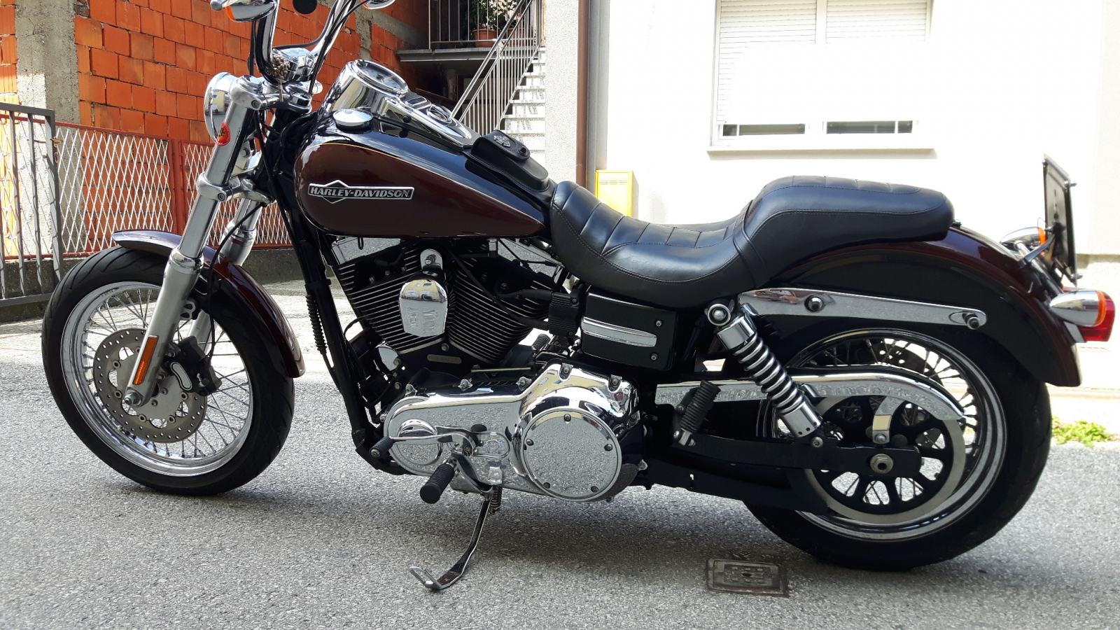 Harley Davidson DYNA SUPER GLIDE CUSTOM FXDC 1584 cm3, 2011 god.
