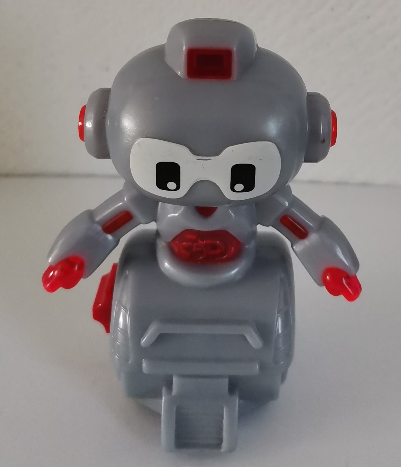 mc donalds spielzeug vorschau 2019 FIGURICA ROBOT CRVENI-McDONALDS-2019. GODINA