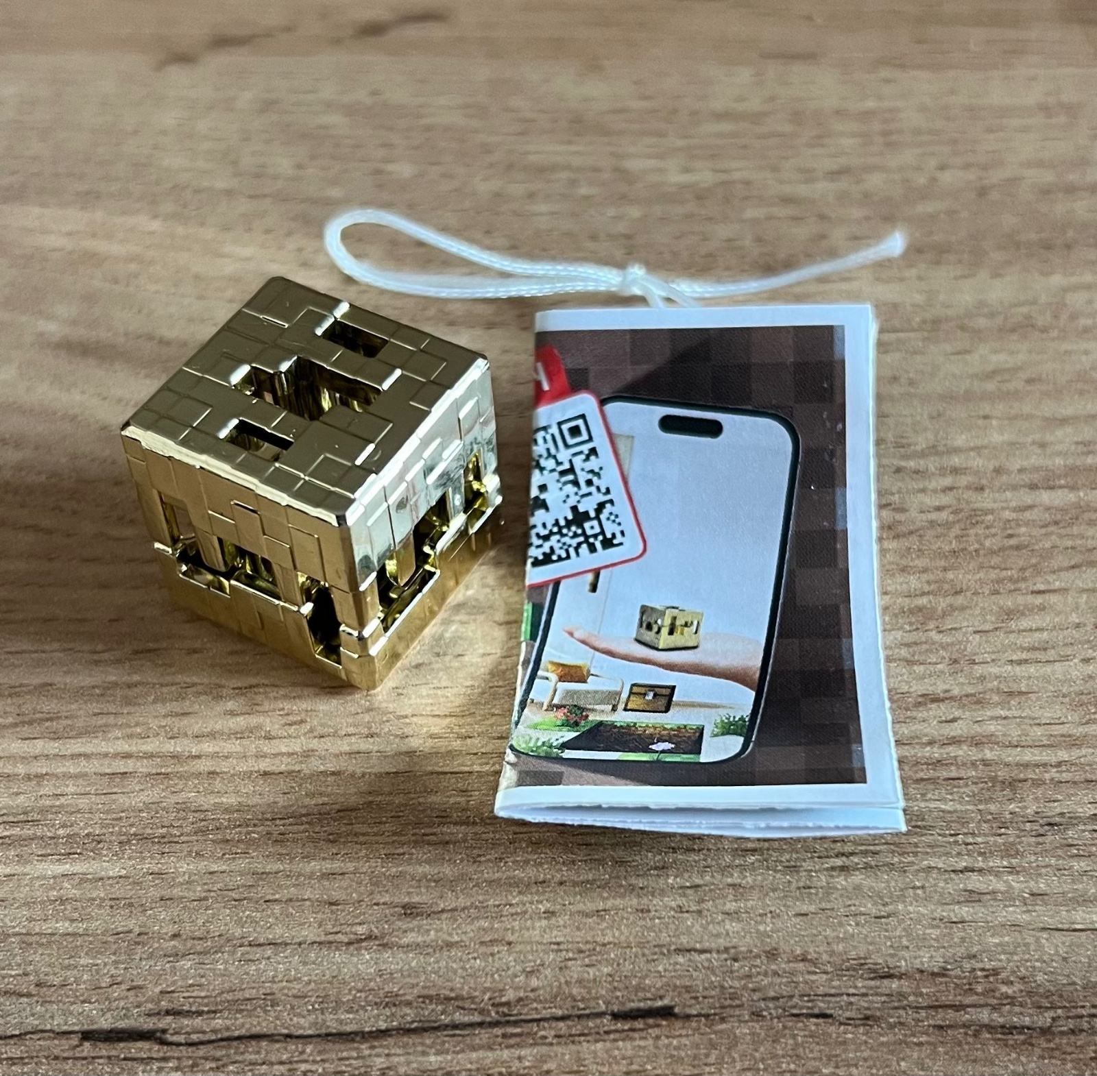 Minecraft Kinder Rarest Figure MINECRAFT - Kinder Joy GOLD cube (SUPER RARE)