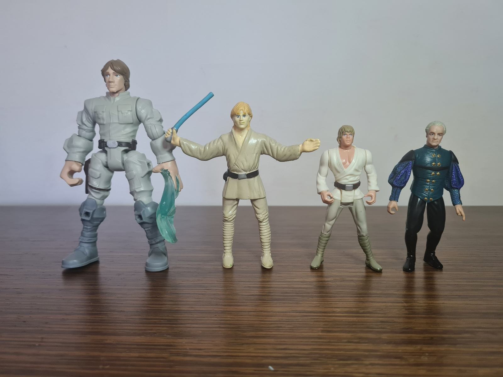 Lot Of 16 Lightsaber Accessories For Star Wars 3.75" Action Figures (Anakin, Luke) 1 thumbnail image