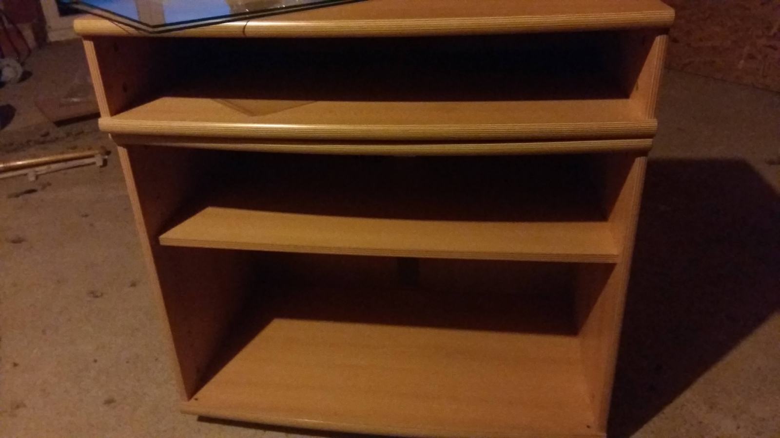 Drveni ormarić na zakretanje