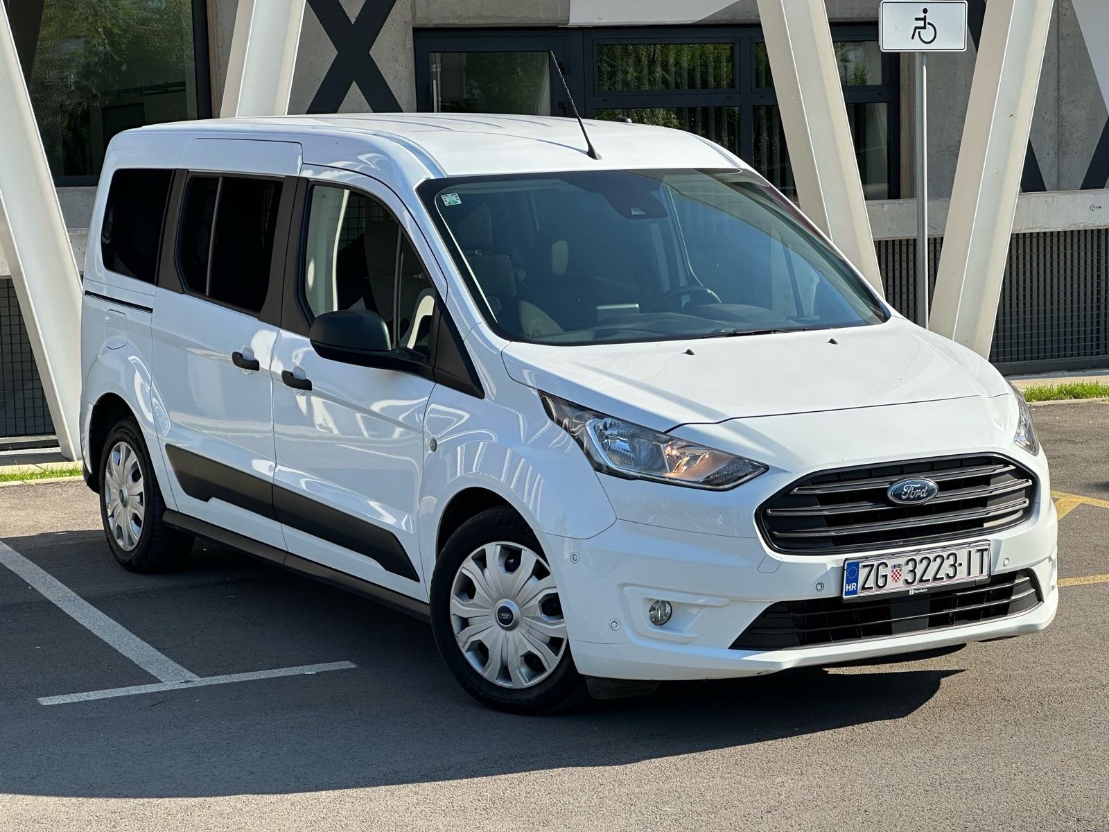 Der Wunderbare Automatik Ford Transit Connect Mit 1600er Motorfeed