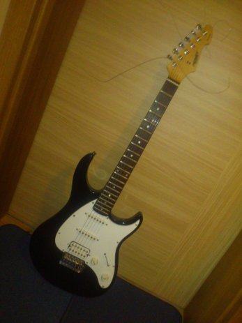 Fender Raptor Plus Exp Peavey Raptor Plus EXP + pojačalo Fender mini