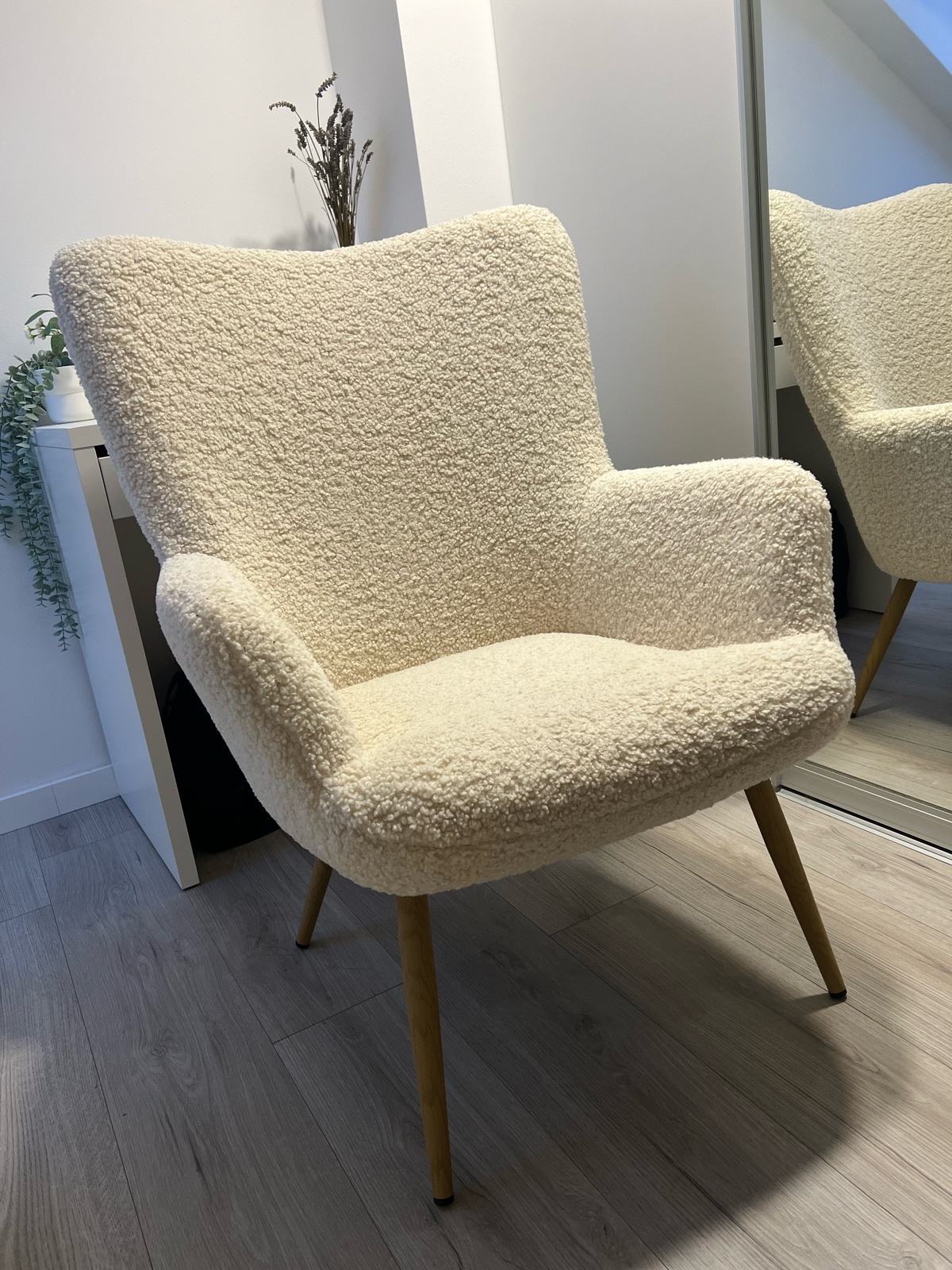 Fotelja HUNDESTED (JYSK)