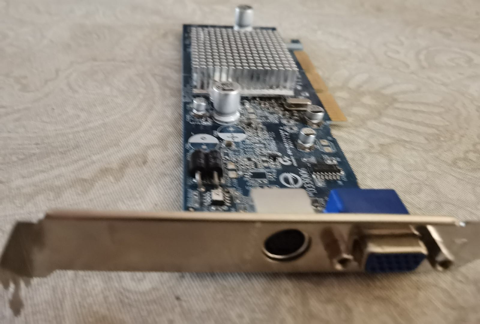 Sapphire ATI Radeon 9200 SE 128MB DDR 64 Bit AGP 8X Tarjeta de video 1024 HC26 02 SA