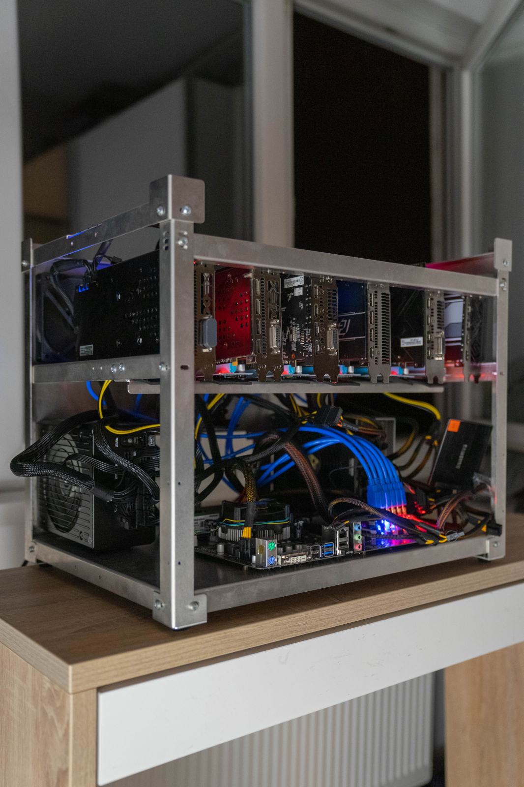 Mining Rig - 2x RX 580, 5x Vega 56/64 - 310mh/s ETH