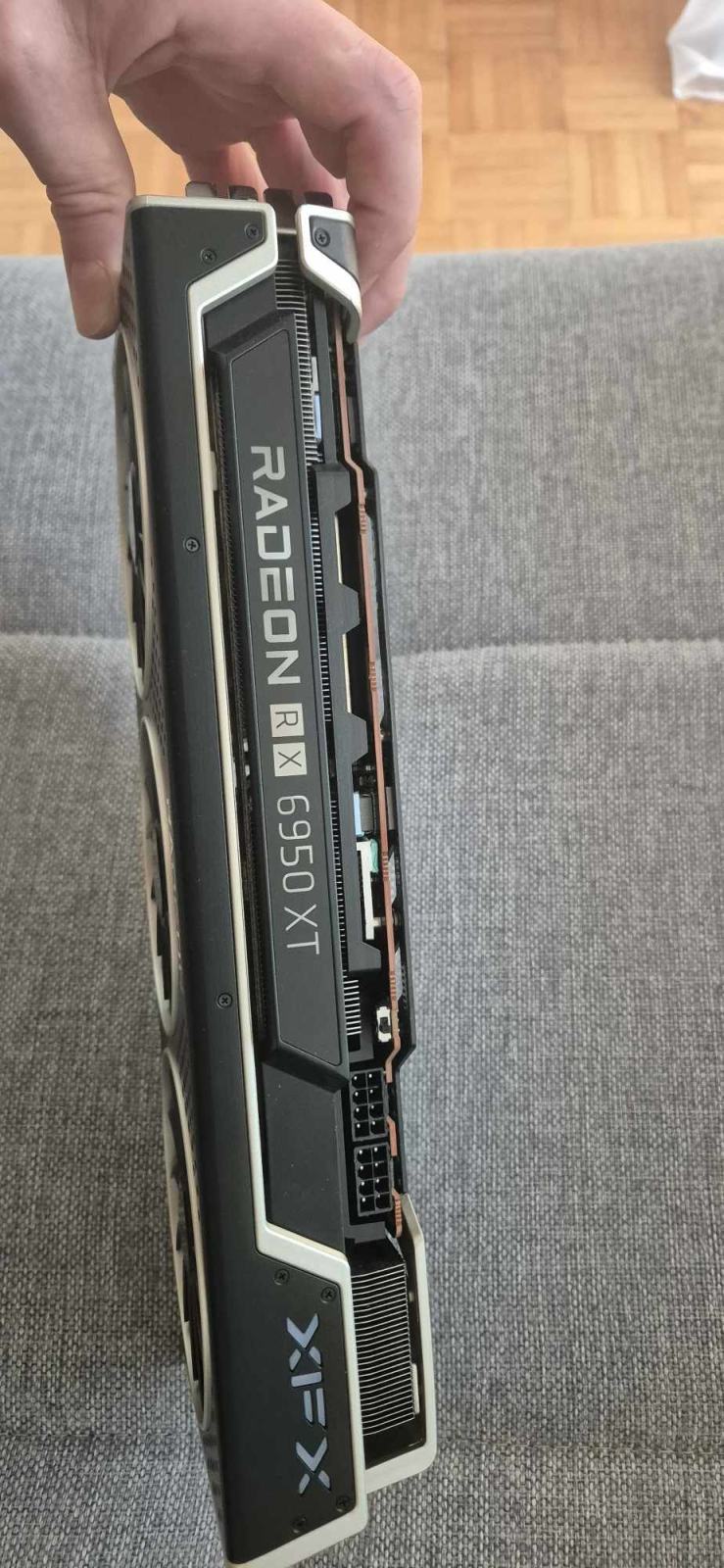 Prodajem grafičku karticu XFX Radeon RX 6950 XT 16GB