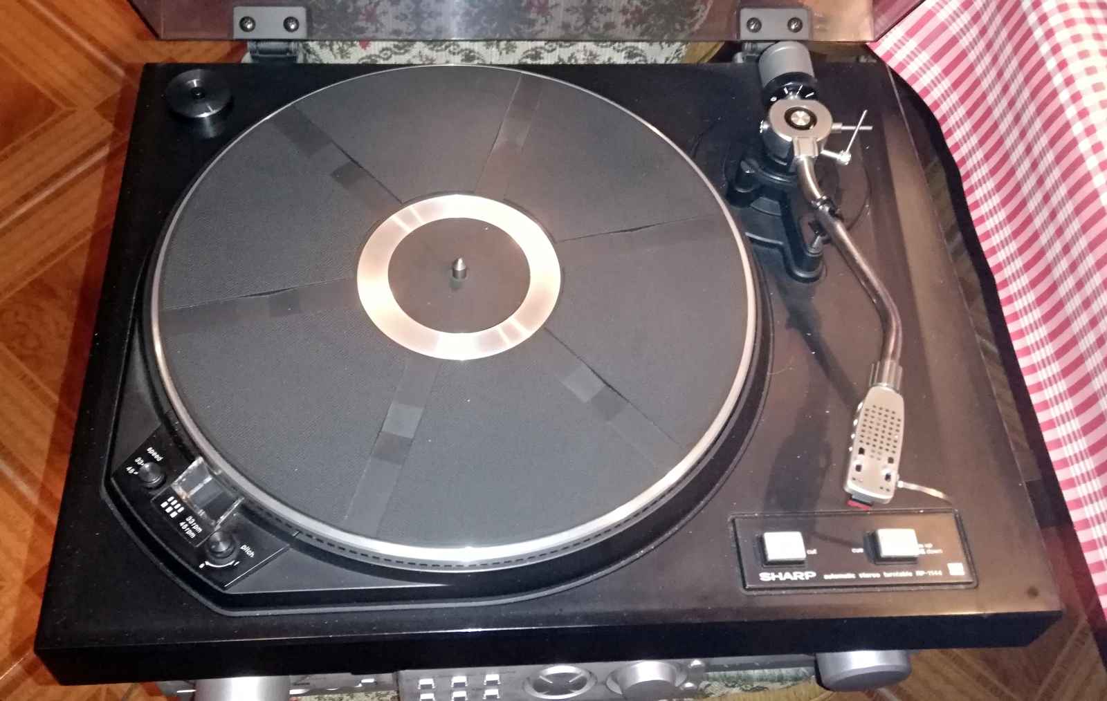 Sharp RP-1144 gramofon