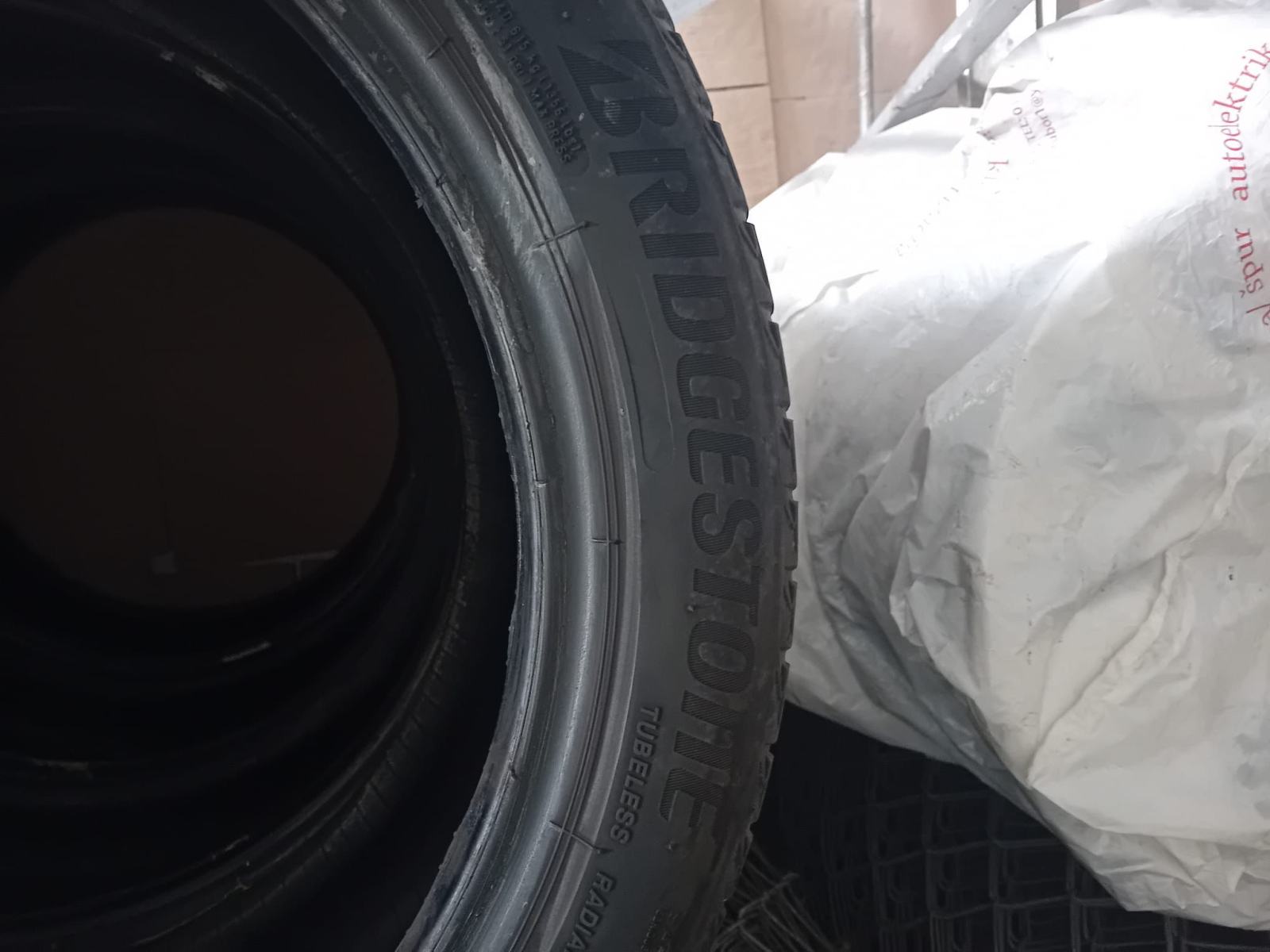 Gume ljetne Bridgestone 225/45/17 4 kom. DOT 0920
