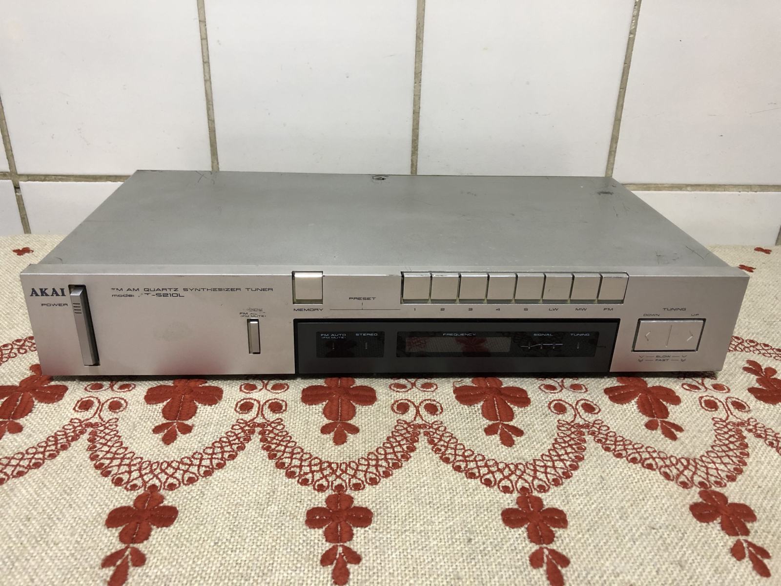 Récepteur Radio Akai APW15 World Receiver - Tuner FM/PLL, Fonctionne (d'occasion)