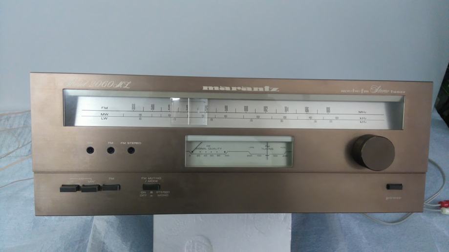 Rare Marantz 2110 Hifi Stéréo Tuner FM/MW Radio Récepteur dans Woodcase Neuf