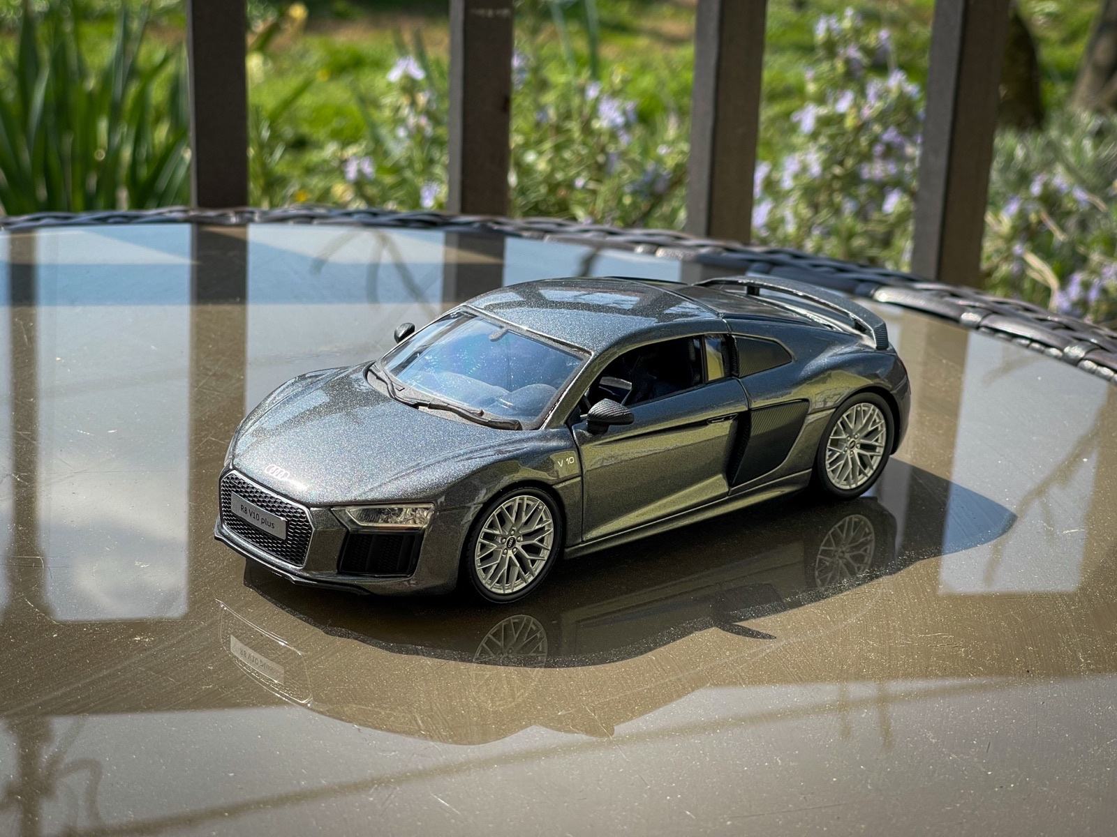 Audi R8 Crocodile 24 Heures du Mans 1/18eme Maisto Ref 35899