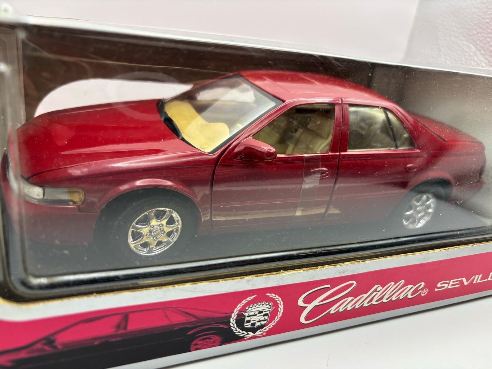 Cult Scale Models 1:18 Cadillac Seville Año De Construcción 1976 Azul Metalico Cml147 3
