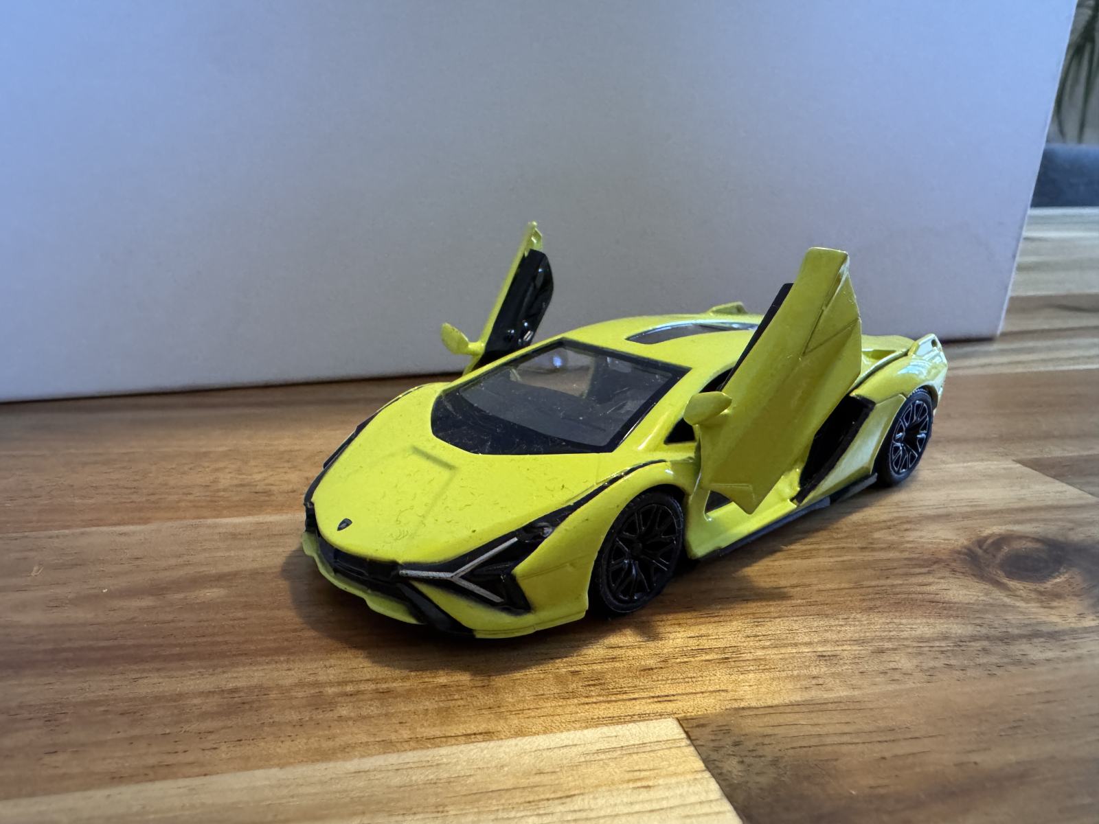 Lamborghini Sian FKP 37 Djecji Autic Igracka 1:43