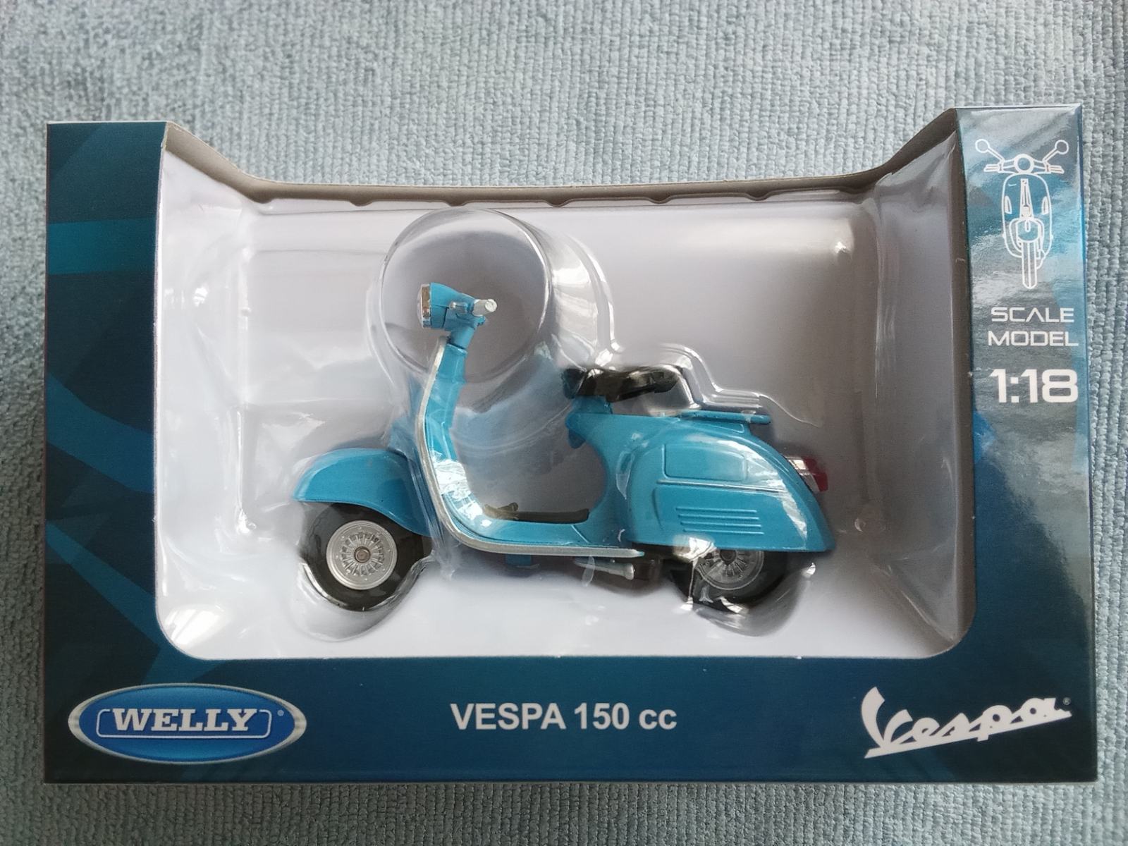 Welly Vespa 150 CC Roller Modell 1/18 – Mit Individuellem Wunschkennzeichen, Metall, Funktionsfähig