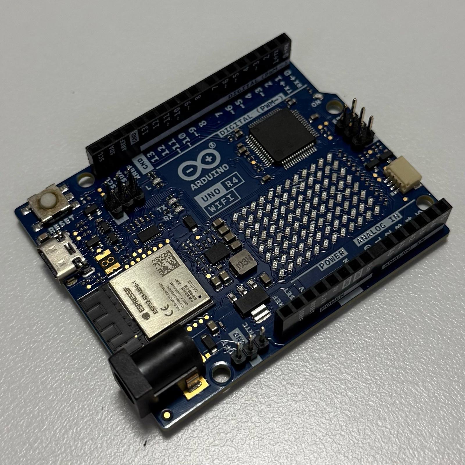 Arduino UNO R4 WiFi