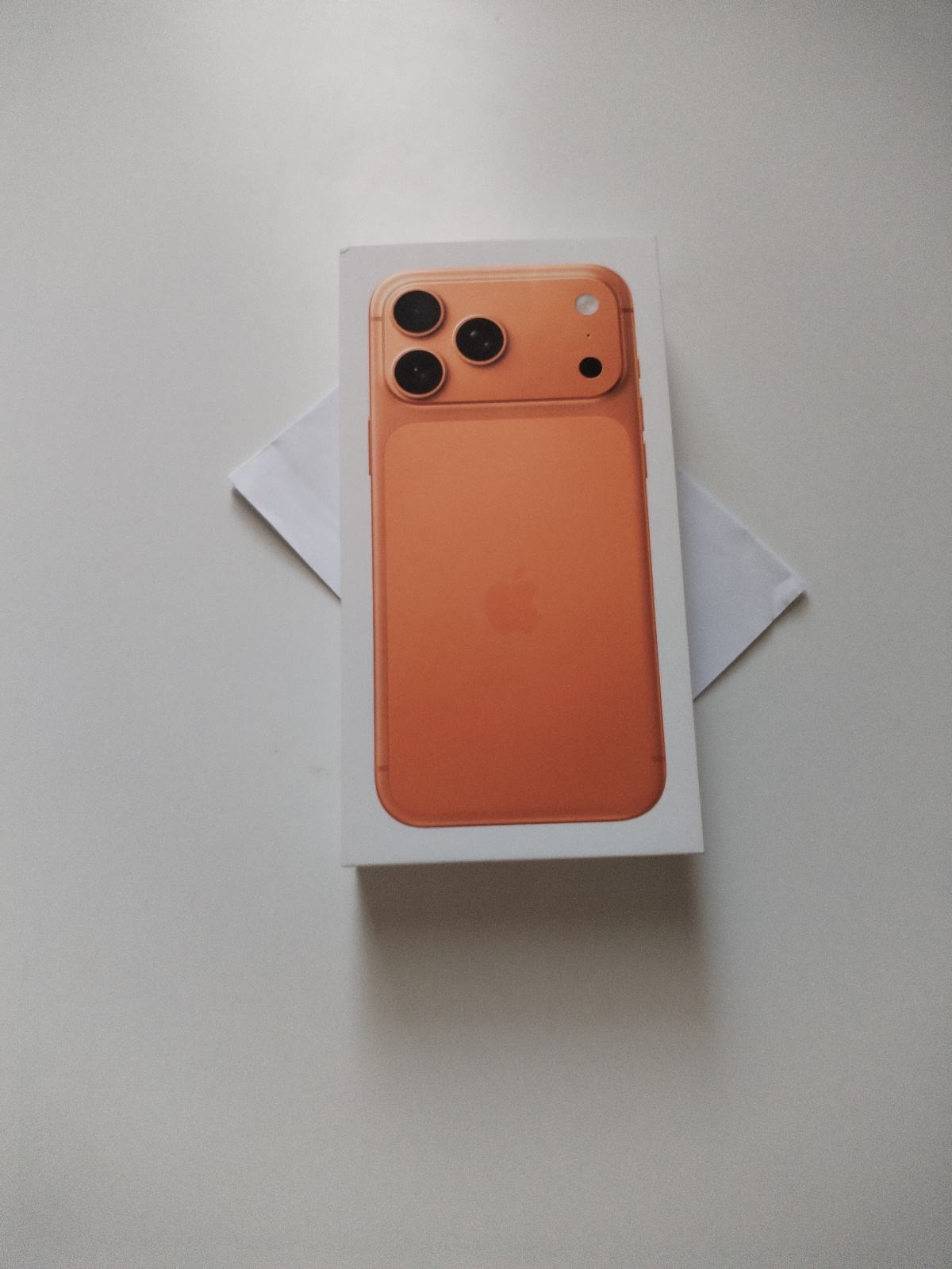 iphone-17-pro-max-256gb-zapakiran-2-god-garancija