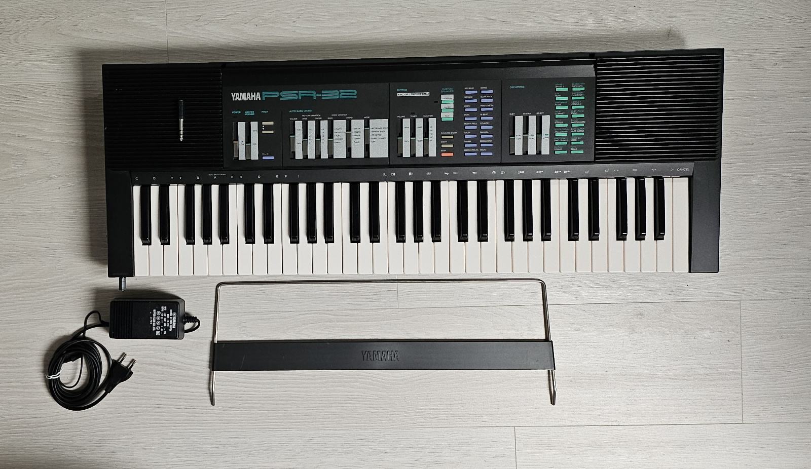 Bloc D'alimentation 12V 2000mA Pour Clavier Yamaha PSR-32 - Pointe 2,1x5,5 Mm, Polarité Centre Positif, Câble 2 M - 5