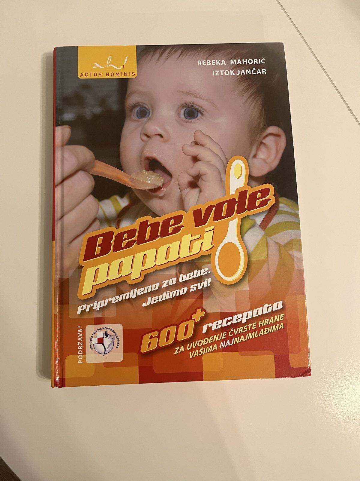 Bebe vole papati