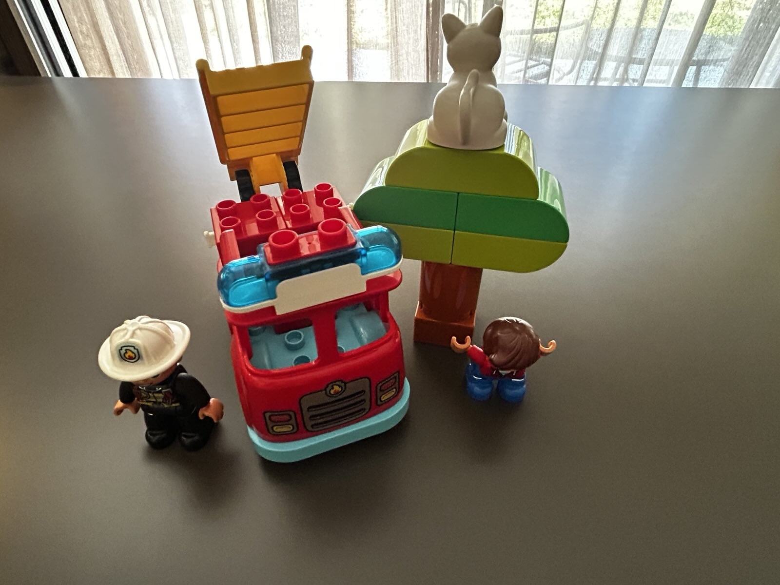 Lego DUPLO vatrogasni kamion