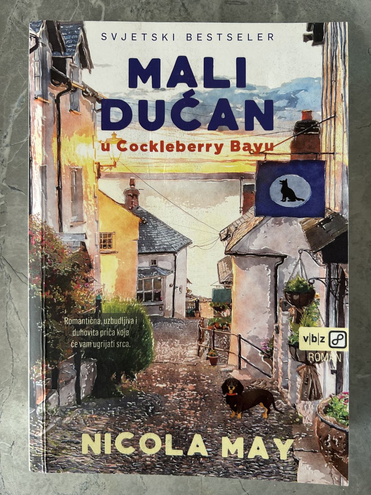 Nicola May - Mali dućan u Cockleberry Bayu