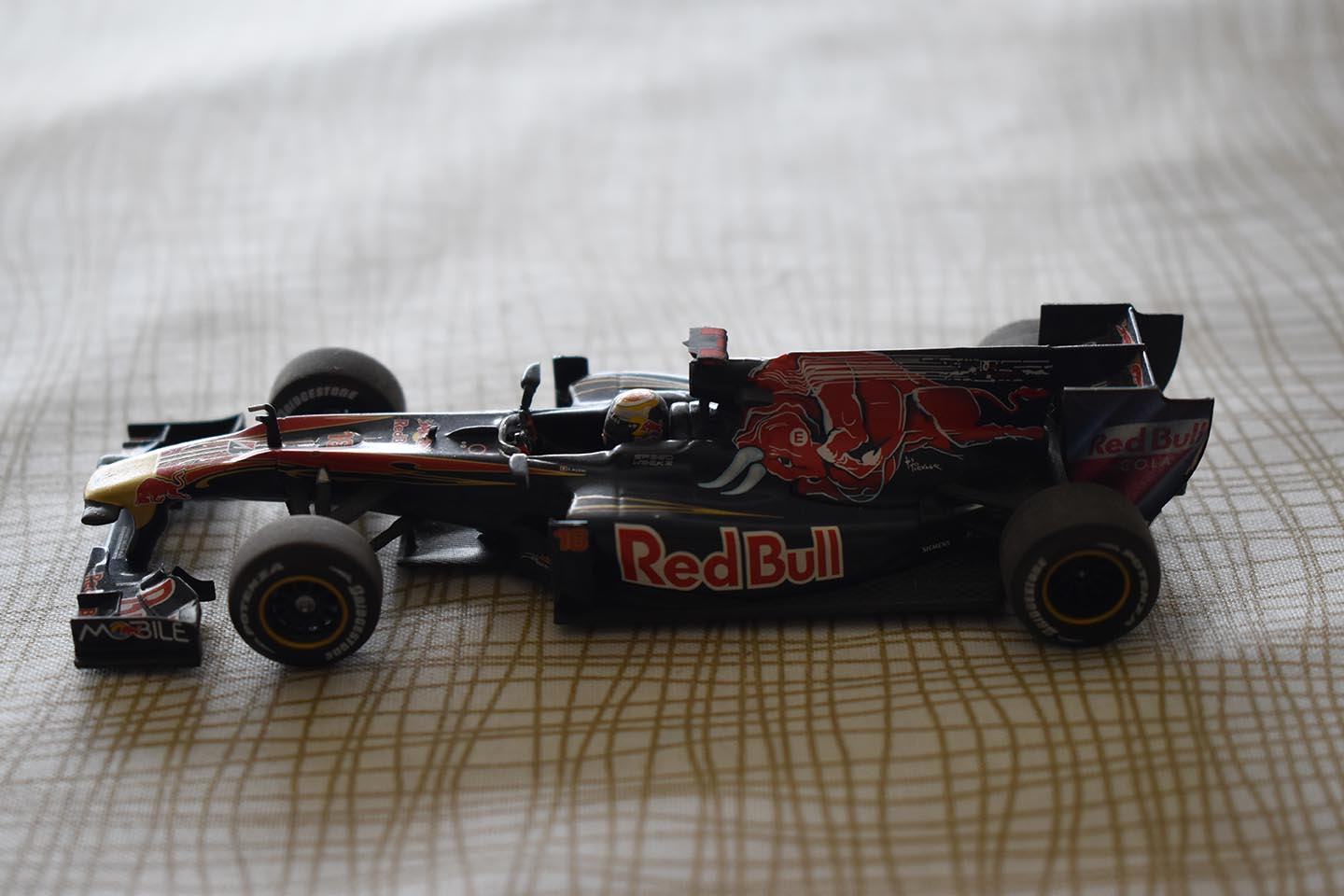 Minichamps 1:18 - Coche a escala - Scuderia Toro Rosso STR 4 - El coche