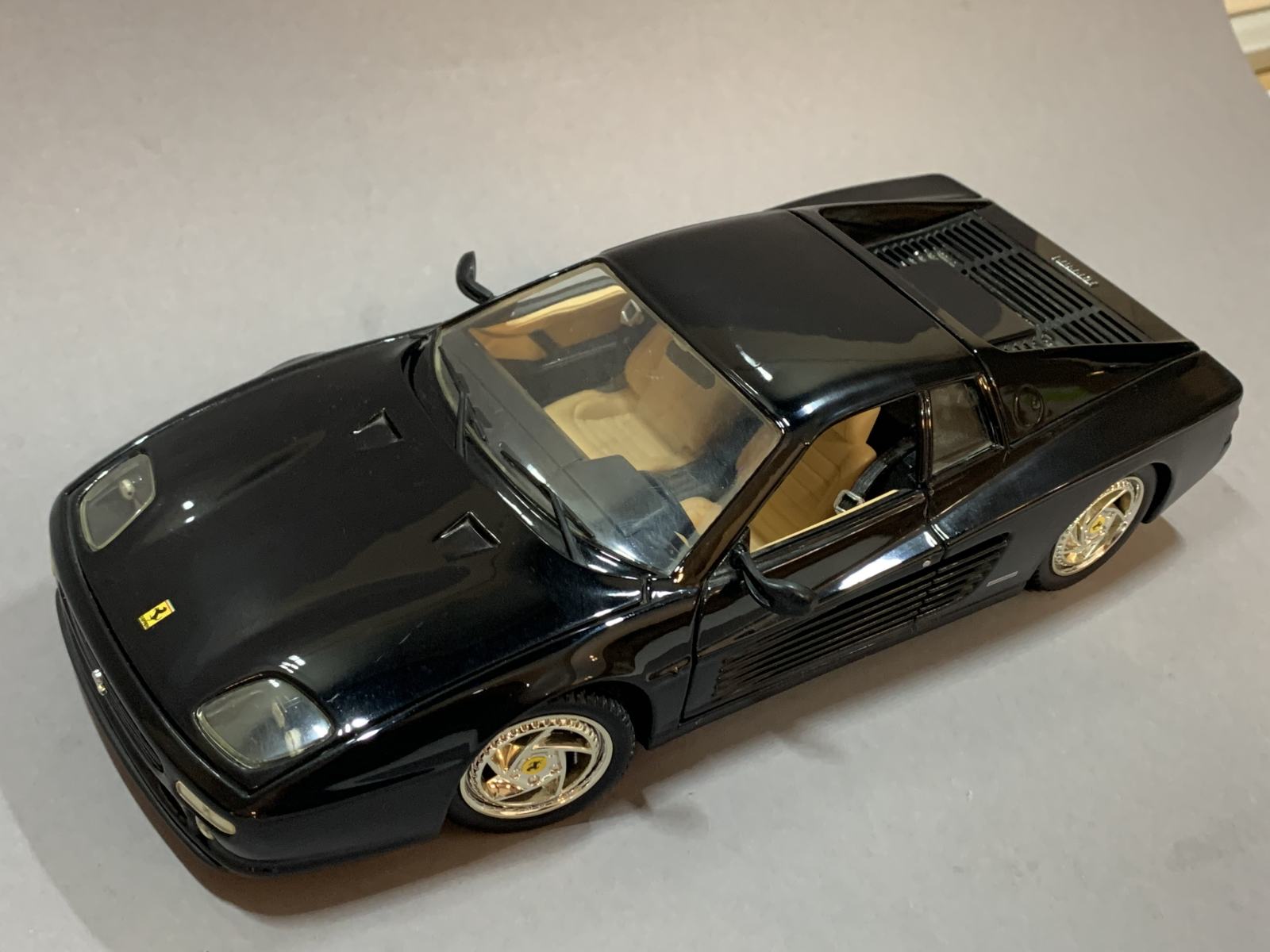 Ferrari F512 M Testarossa 1:18 Hot Wheels autic model maketa diecast