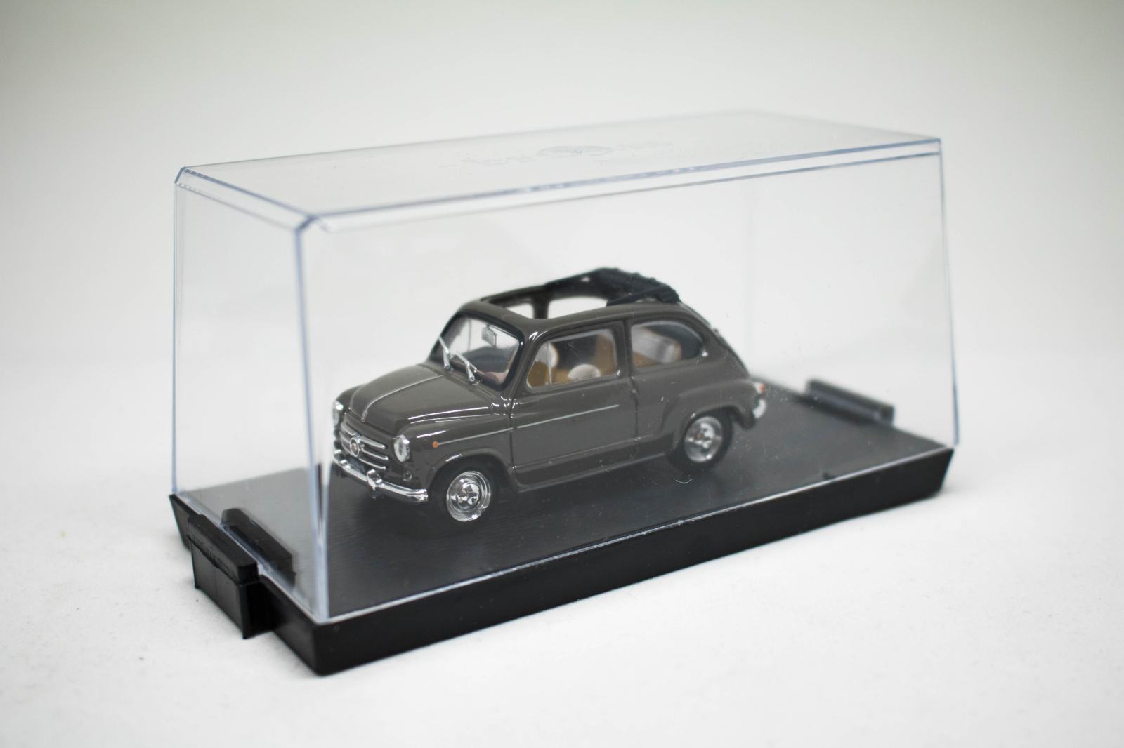 Modèle Réduit FIAT 600 - Échelle 1:43 Par Solido - Neuf Dans Sa Boîte