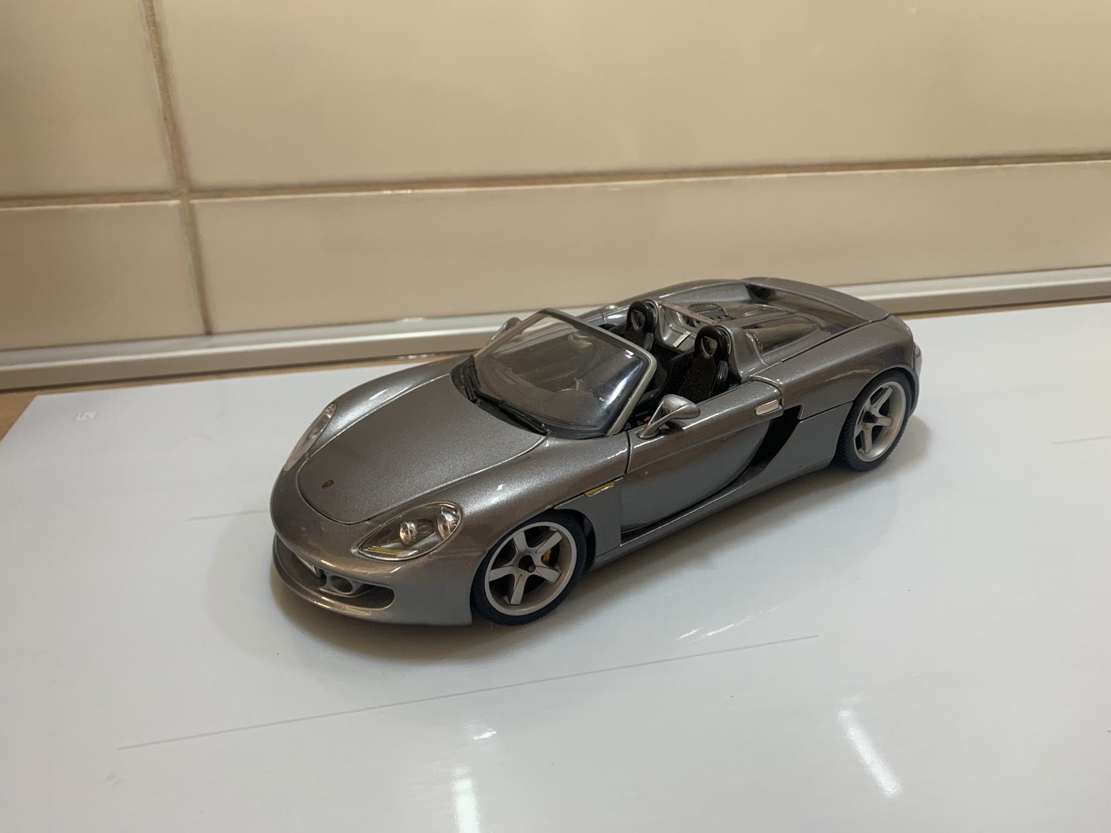 Porsche Carrera GT 1:18 Maisto autic model maketa diecast