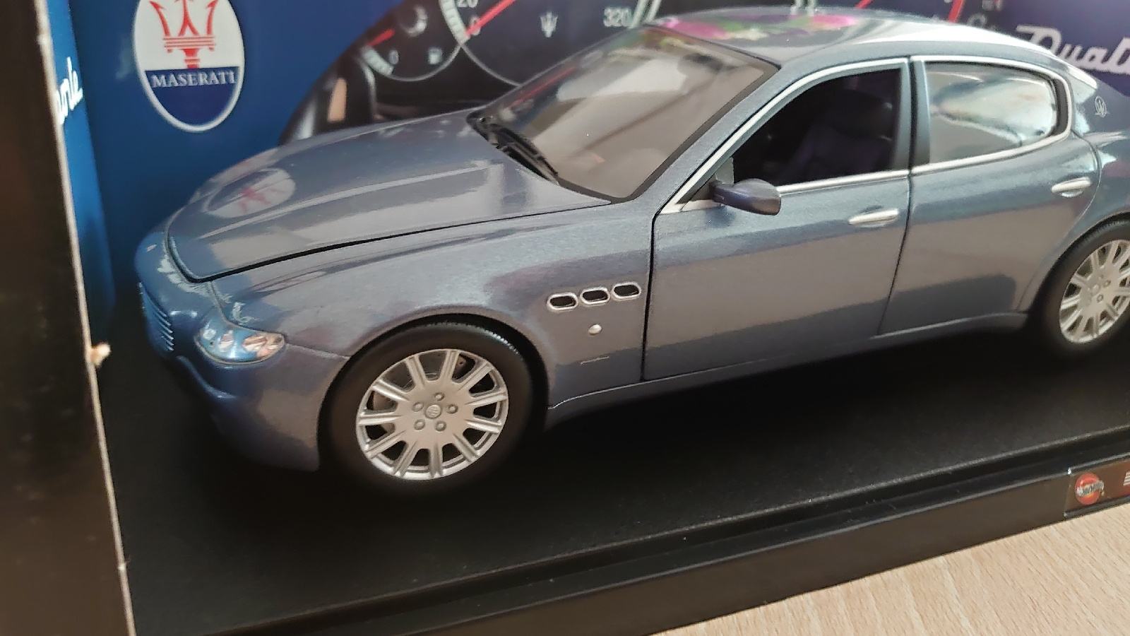 Auto A Escala 1/18 Maserati Quattroporte Hotwheels Azul Acero